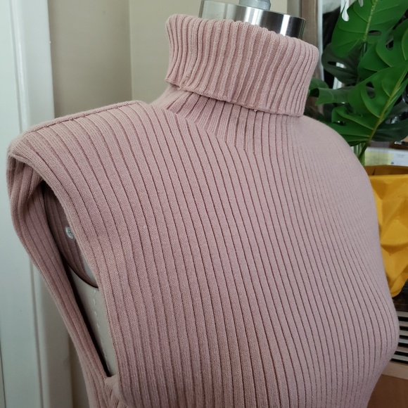High Shoulder Turtleneck Size Small NEW! - Picture 6 of 13